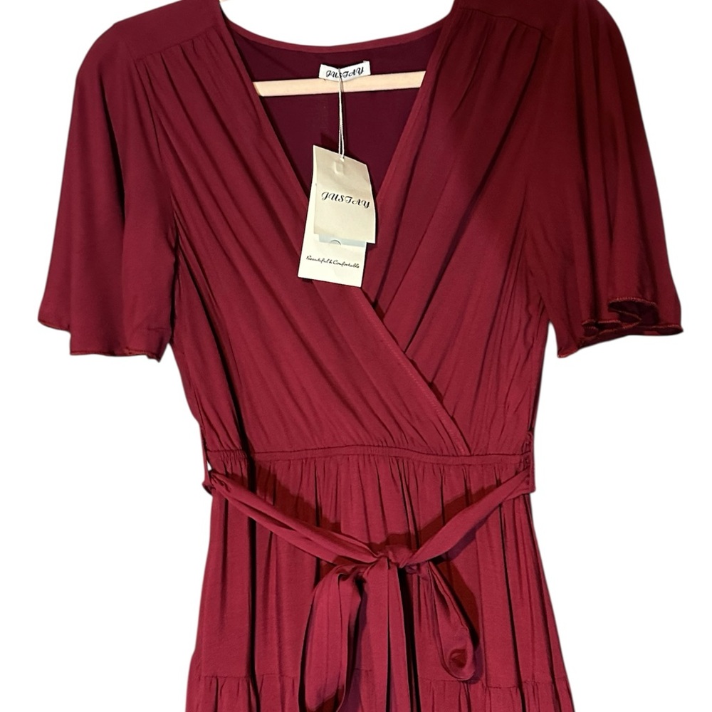 5/$10 - Elegant Burgundy Tiered Flutter Sleeve Dress - Picture 4 of 7